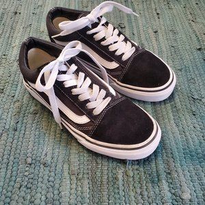 Used-Like New Vans Old Skool Suede Leather Shoes in Black & White
